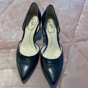 LifeStride navy pumps